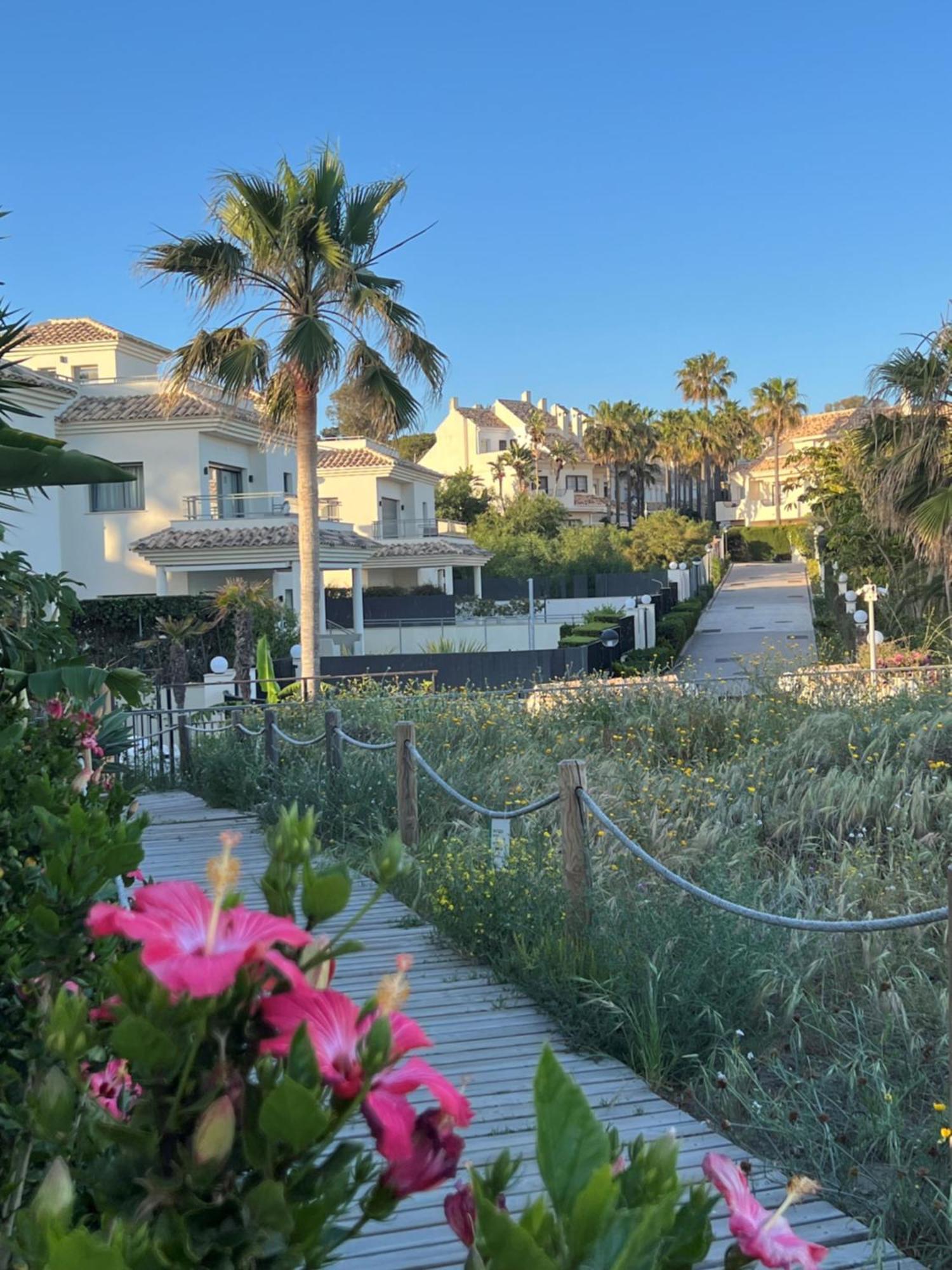 Stylish Townhouse In Beachfront Complex Marbella Esterno foto